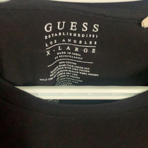 Guess tshirt, size XL, fits more like an Large - Picture 3 of 3